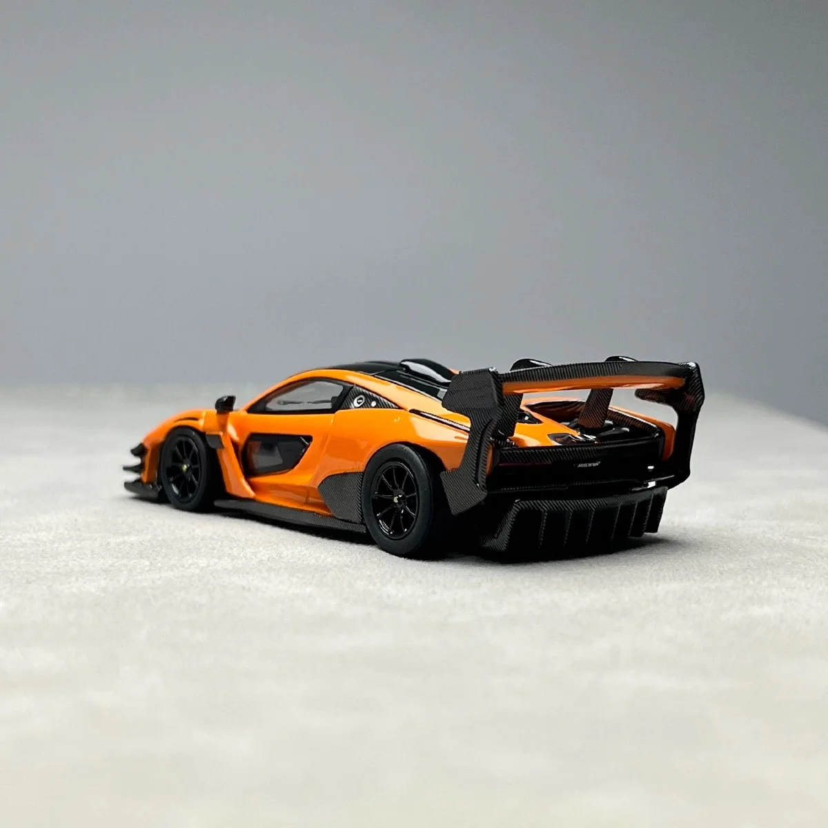 cmモデル-1-64-セナ-オレンジカラー-ダイキャストモデルカー-2025年コレクションギフト