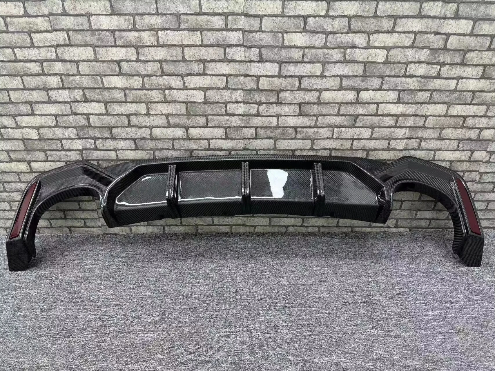 

2019+ RS6 C8 Compatible Best-Selling Exclusive AT Carbon Splitter & Diffuser Kit