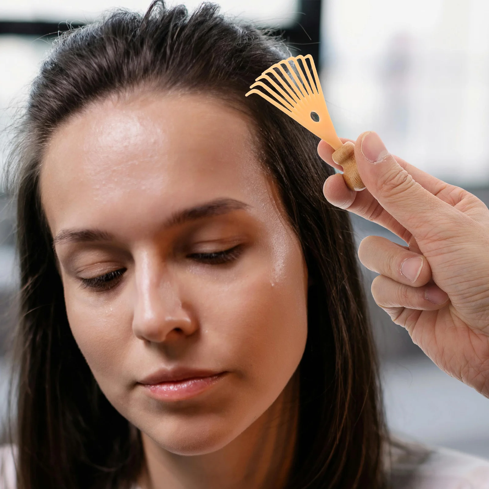 

Beige Mini Handheld Head Massager Manual Claw Scalp Relax Tool Massage Comb Portable Scalp Massager Shampoo Brush