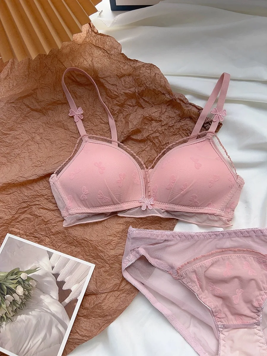 

2024 Lolita pink sweet girl French triangle cup bra underwear Female sexy lace small chest gathered ultra thin pure lust bra set