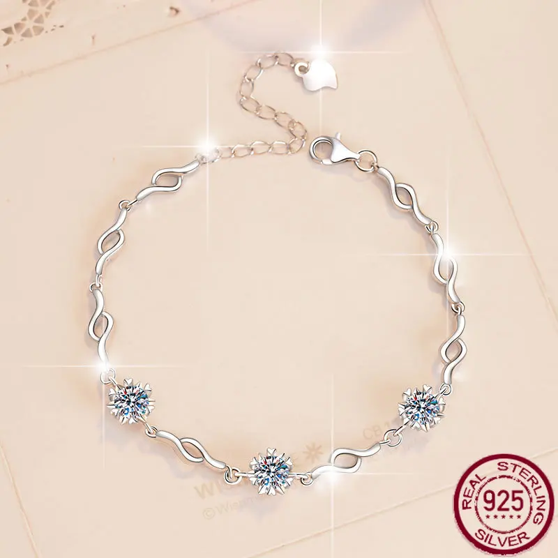 

Новый браслет из чистого серебра S925 с модным и продвинутым кулоном в виде снежинки с шестью когтями, свадебные украшения из муассанита.