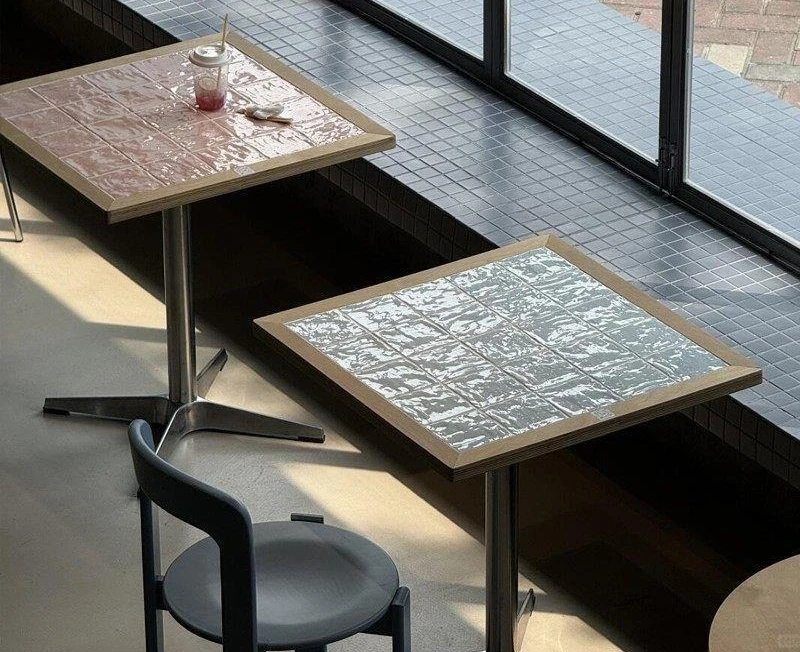Korean restaurant table, dessert, baking, cake shop, table and chairs, ceramic surface