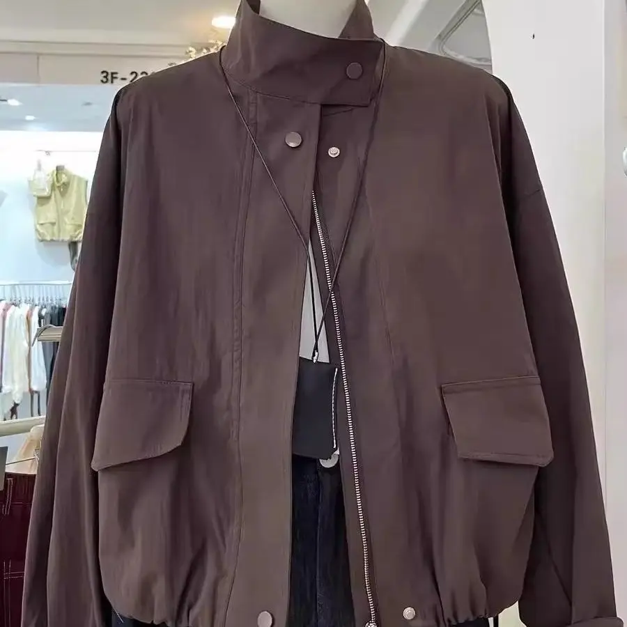 เสื้อแจ็คเก็ตสั้นผู้หญิง สปริง/ออทั่ม รุ่นใหม่ สไตล์ลำลอง เสื้อกันลม คอตั้ง แจ็คเก็ตสไตล์เวิร์คแวร์ ซิปพื้นฐาน เสื้อคลุมตัวบน