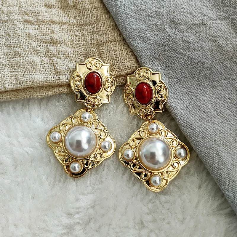 European and American retro temperament ethnic pearl metal silver needle earrings