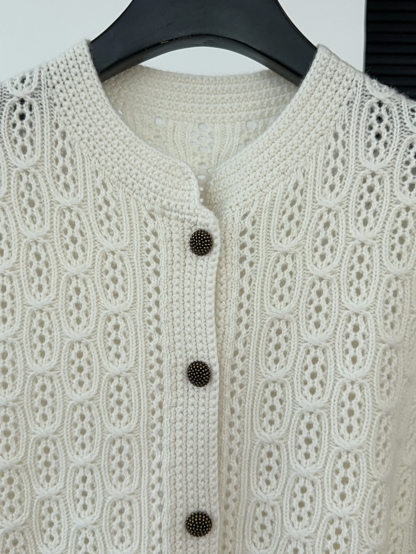 2026Women's Autumn/Winter Crew-Neck Long-Sleeve Cashmere Cut-Out Knit Cardigan