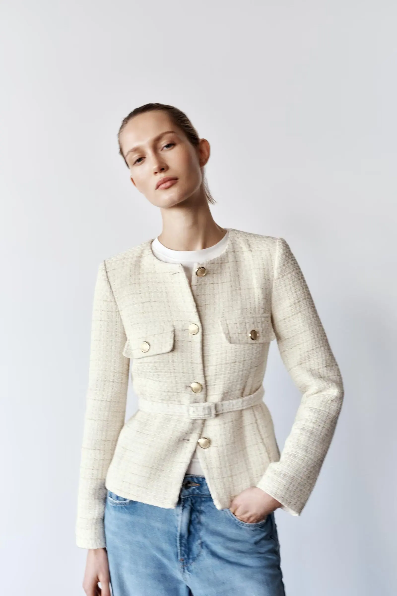 

Autumn New Arrival Women's round Ne Long Sve Single Button Belted Small Fraance Sle Jaet Straight Cut Polyester Fiber