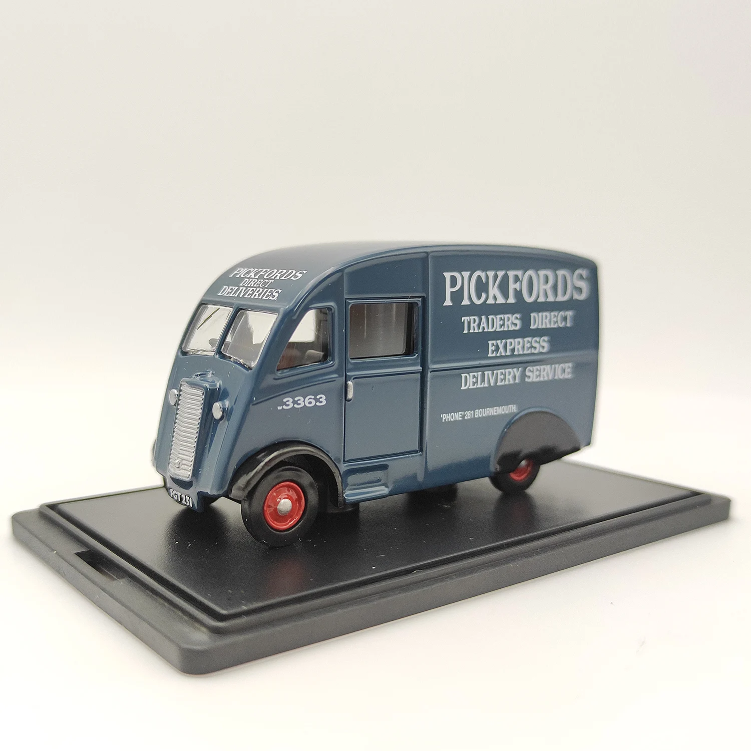 

Diecast OXFORD 1:76 Scale 76CM002 Pickfords Commer Q25 Simulation Small Scale Collectible Toy Gift Display Ornament
