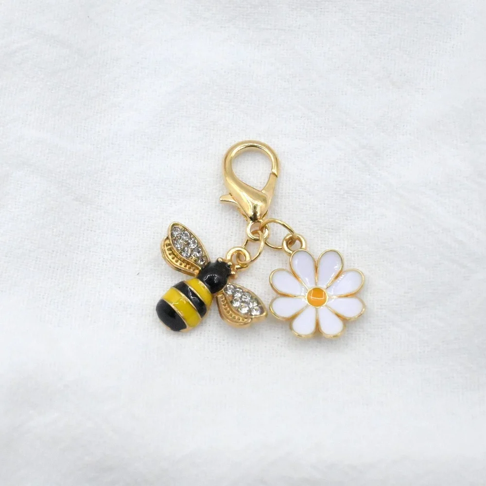 10/20 Stück Niedlicher Bienen-Gänseblümchen-Schlüsselanhänger, Süßer Mini-Tier-Anhänger aus Legierung, Geburtstagsgeschenk, Ideales Geschenk – Detail 4
