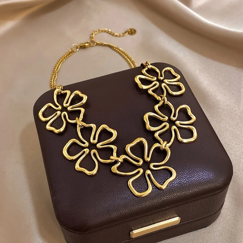European and American Fashion Gold Color Chain Hollow Flower Necklace Women's Classic Trendy Holiday Accessory Gift