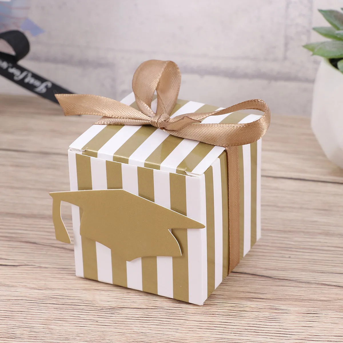 

50Pcs Graduation Candy Boxes Stripes Paper Bright Color Doctoral Tag Party Favors Graduation Gift Box Treat Storage