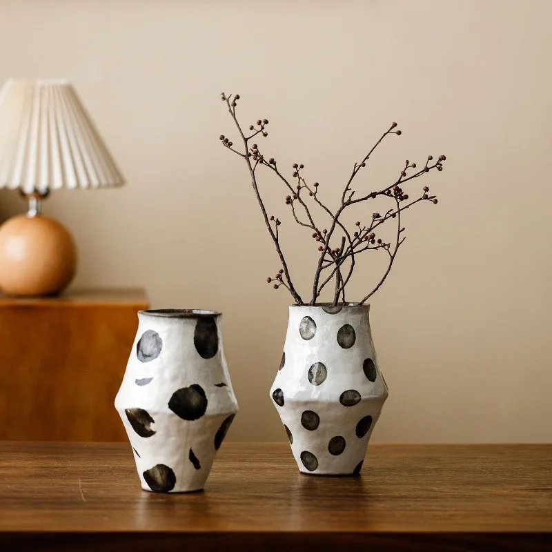 Creative Ceramic Polka Dot Vase Retro Black and White Art Hydroponic Container for Living Room Dining Table Flowers Home Decor