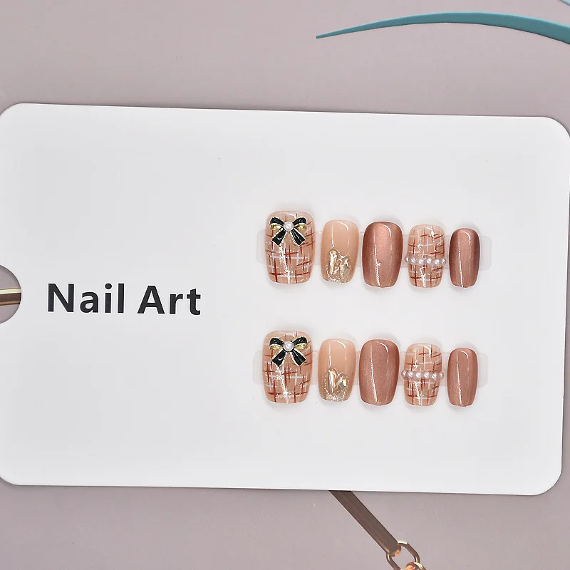 ขายร้อน Rhinestone เล็บผีเสื้อลายสก๊อตลายเล็บกดบนเล็บ Rhinestone Charms