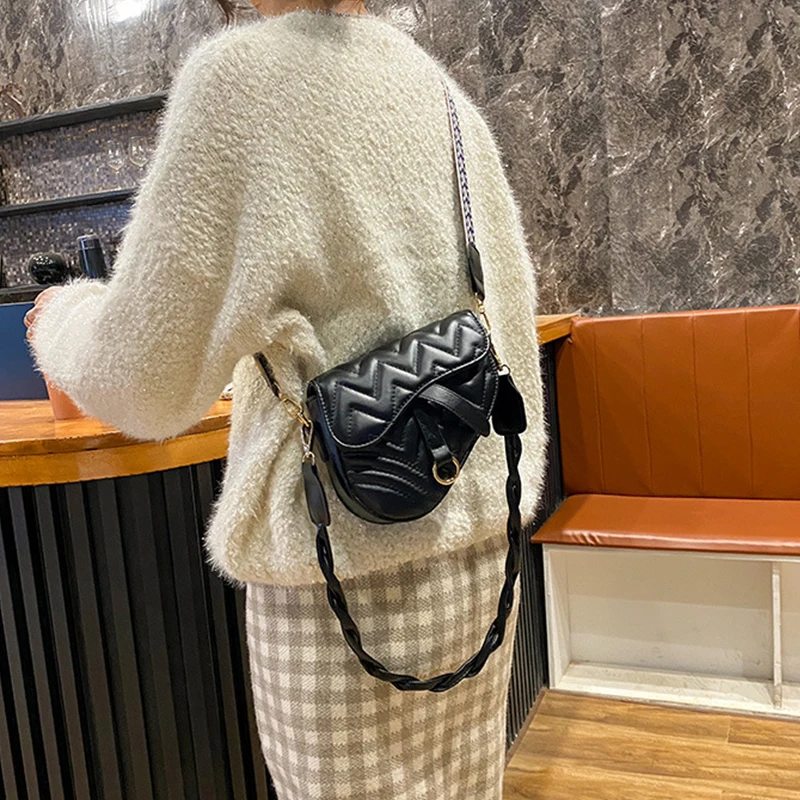 women bags luxury brand high quality 2024 leather diamond lattice chain bag fashion ins single shoulder saddle bag retro simple