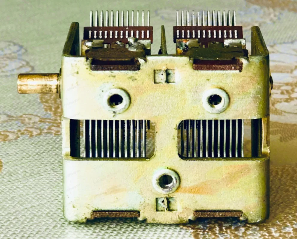 Picture 5: Duplex variable capacitor 365pF  2 adjustable capacitor uniform distance between the two