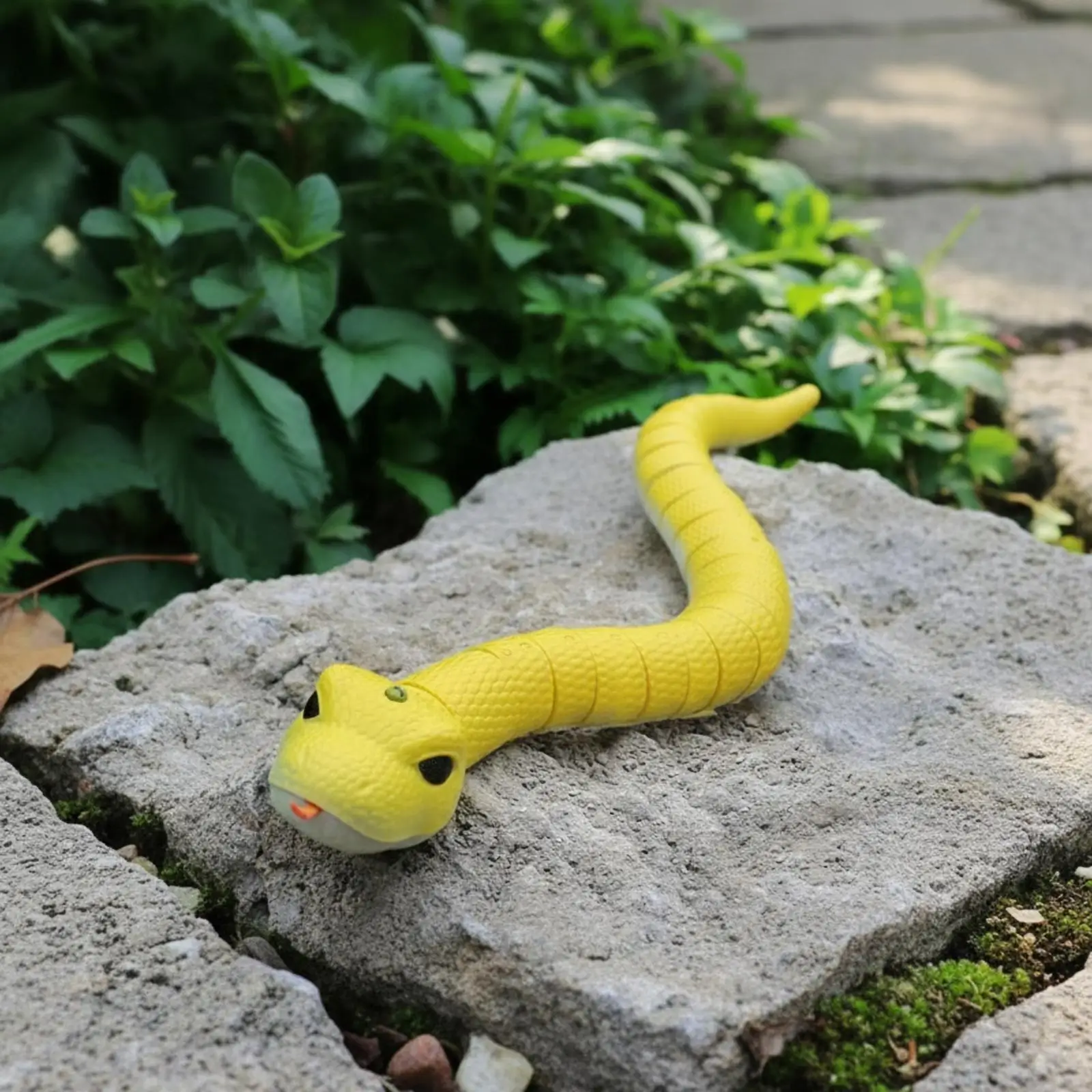 Remote Controlled Snake Toy Rechargeable Interactive Realistic Segmented Body for Party Prank Novelty Monster Toy for Family