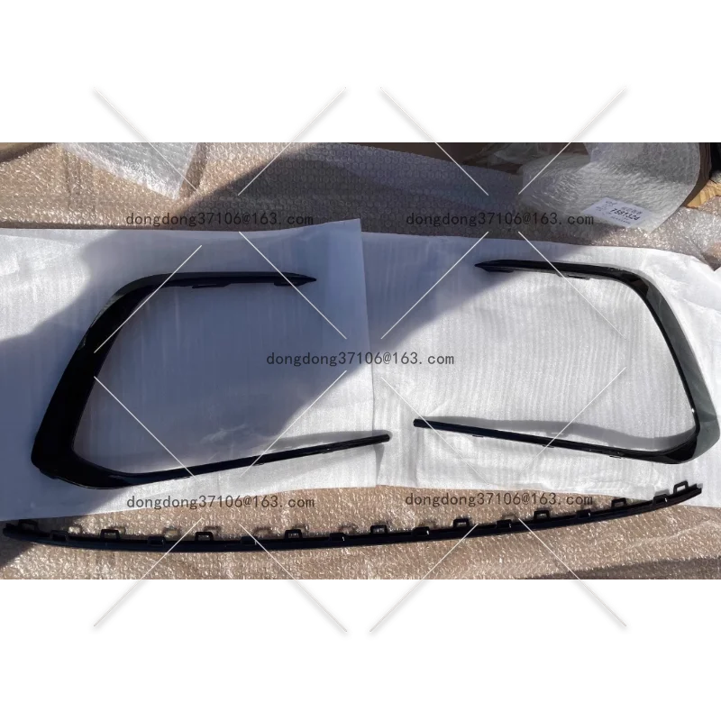 

Applicable to Golf 8GTI bright black fog lamp outer frame surrounded by bright black decorative strip, middle and lower net