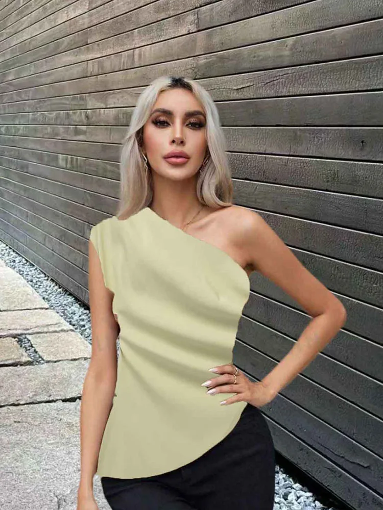 

Slant neck single shoulder solid color pleated asymmetrical T-shirt vest