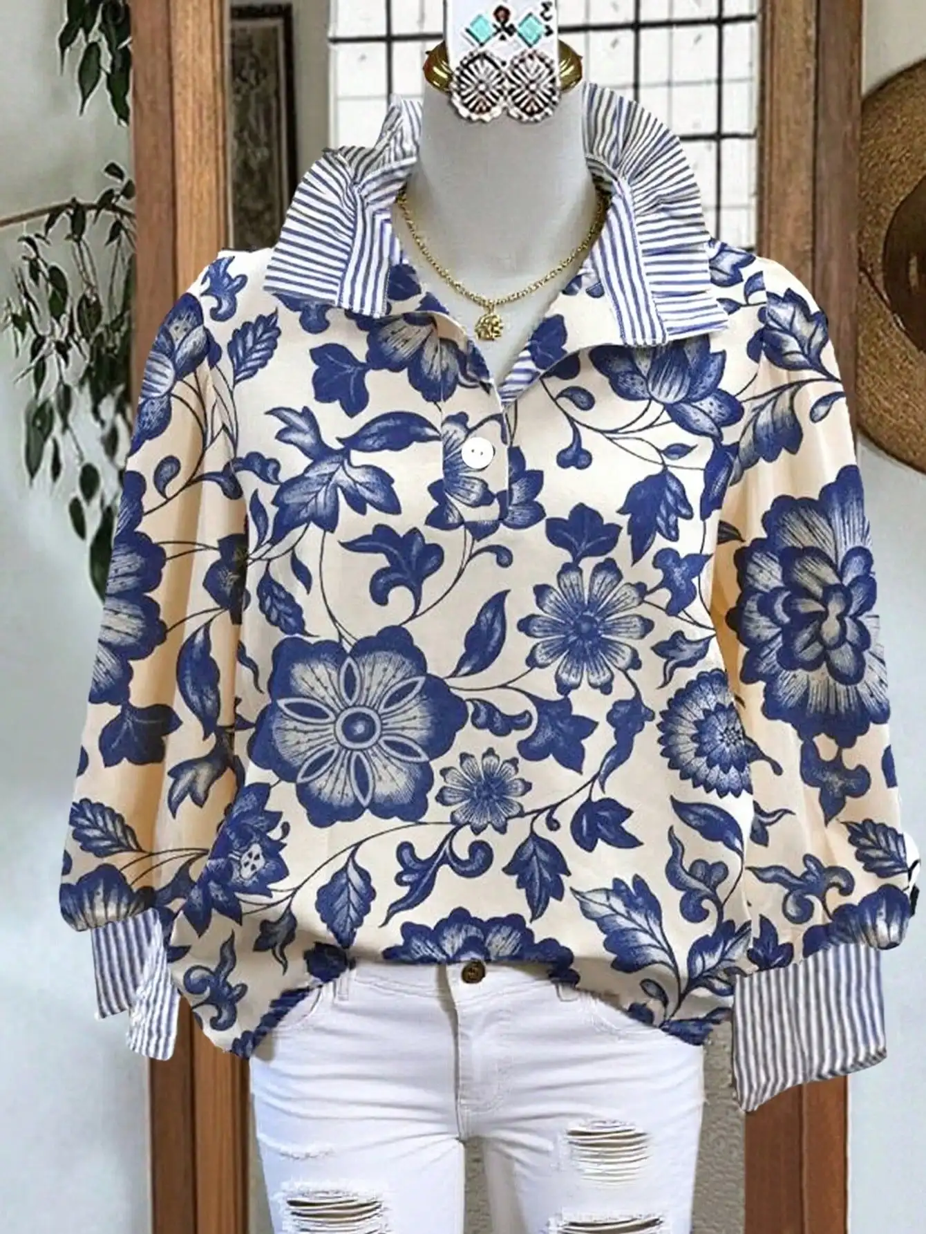 

Женская рубашка оверсайз с цветочным принтом, на пуговицах, с полосатым воротником и манжетами