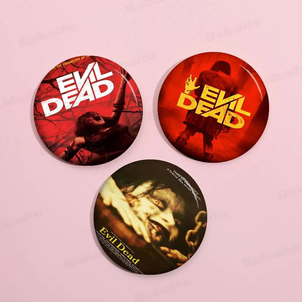 الكلاسيكية فيلم الرعب قماش الفن الشر الميت أنيمي دبابيس لطيف الكرتون شارة سترة الجينز التلبيب دبوس هدية الملحقات #2