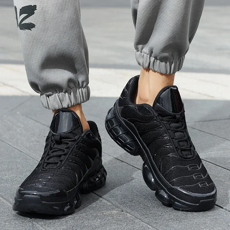 

Summer Men's Large-sized, Ultra-light, Anti-slip, Fly-woven, Breathable and Comfortable Flat Lace-up Casual Sports Shoes
