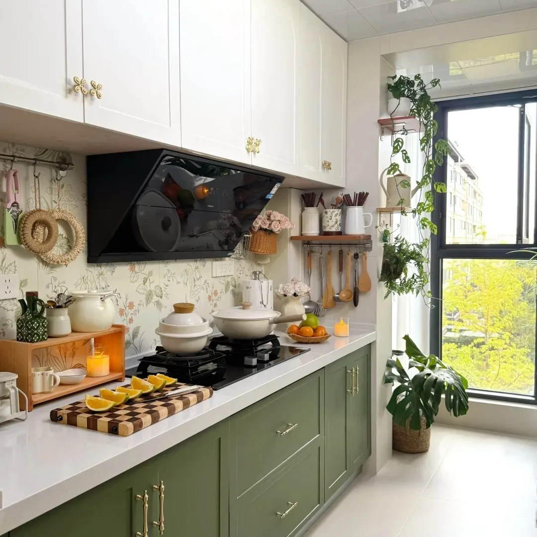 Modern Kitchen Style Pine Wood Custom Cabinets Water Resistant On-Wheel Multi-Functional Design Customizable Color Size for Hom