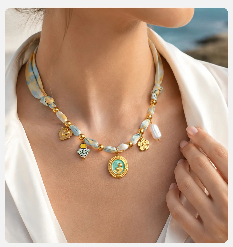 Vnox Boho Keramik-Blumenherz Imitationsperlen-Seidenschal-Halskette, vergoldete Harz-Muschel-Anhänger Schlüsselbeinkette Strand-Schmuck – Detail 2