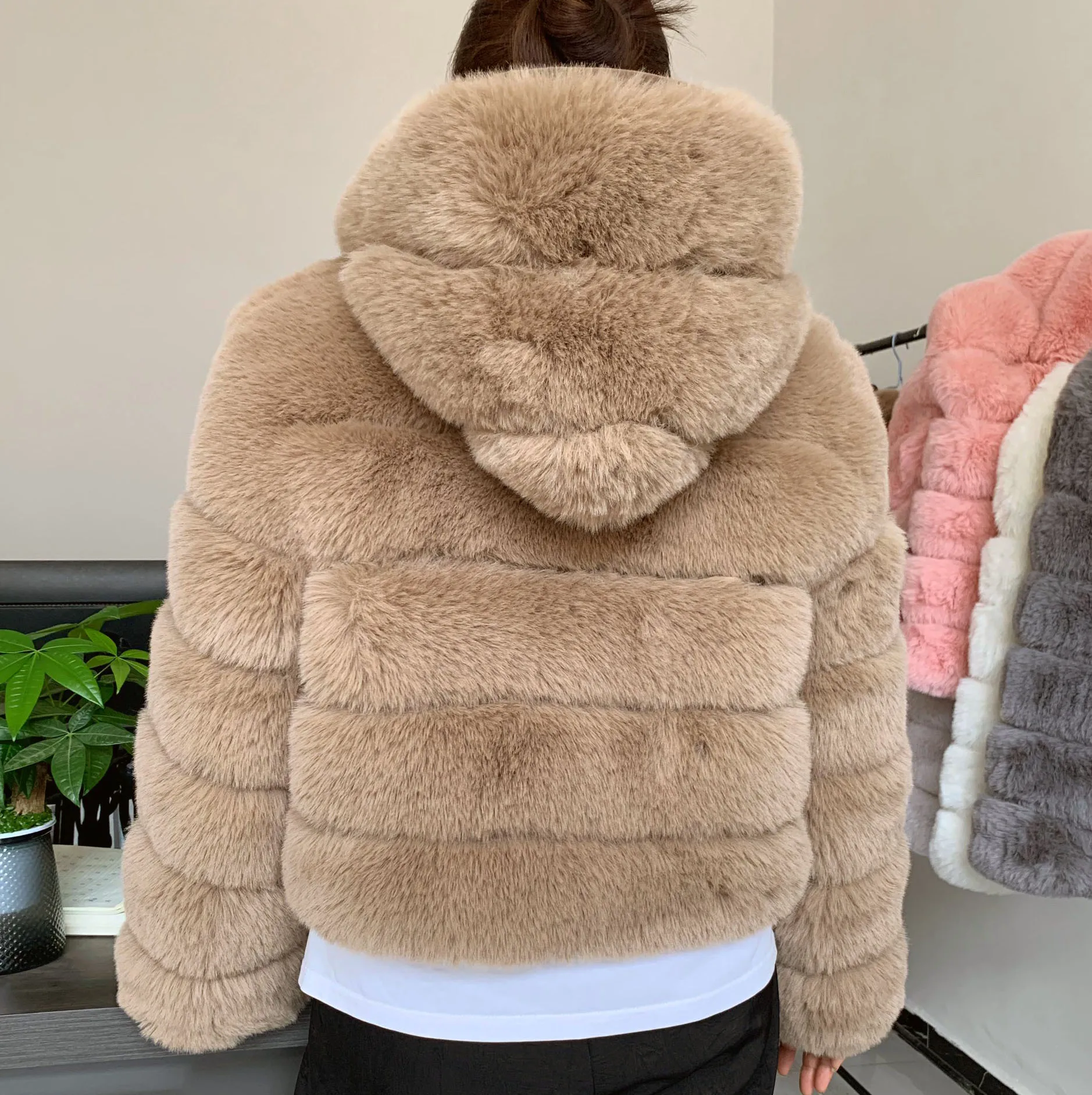 Women\'s faux fur coat hooded hot selling winter fashion warm hooded fur coat imitation fox faux fur good quality