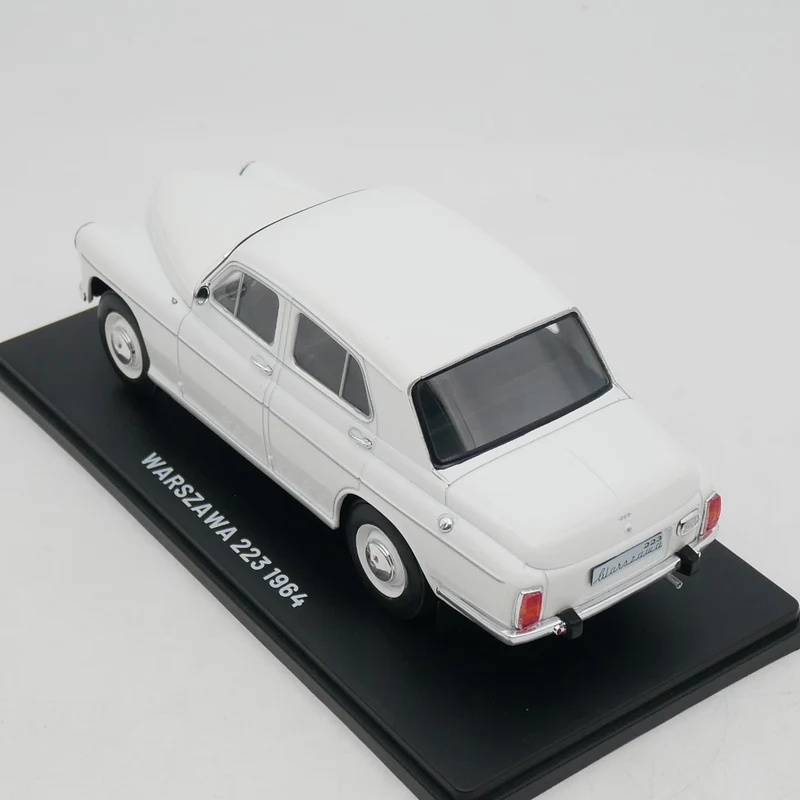 IXO 1:24 WARSZAWA 223 1964 Diecast Car Model Metal Toy Vehicle