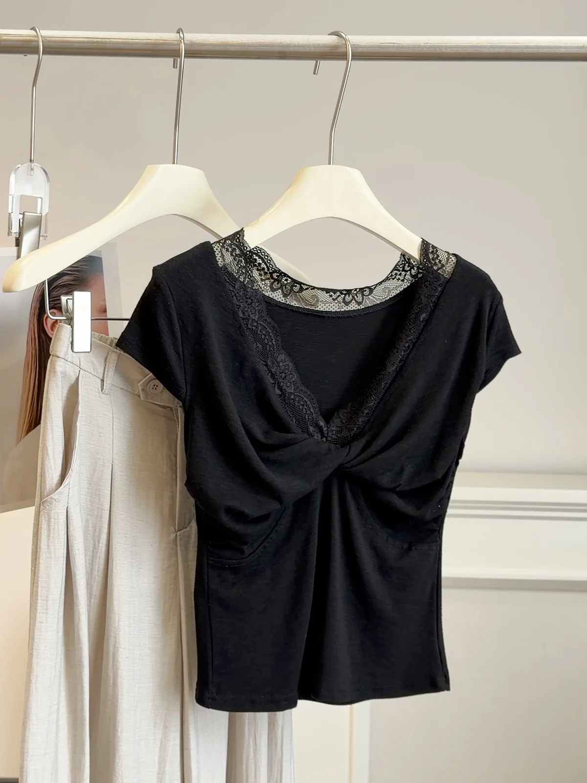 Women Summer Retro Lace Spliced T-Shirt V Neck Twist Front Short Sleeve Top Niche Design Slim Fit Cropped Tees