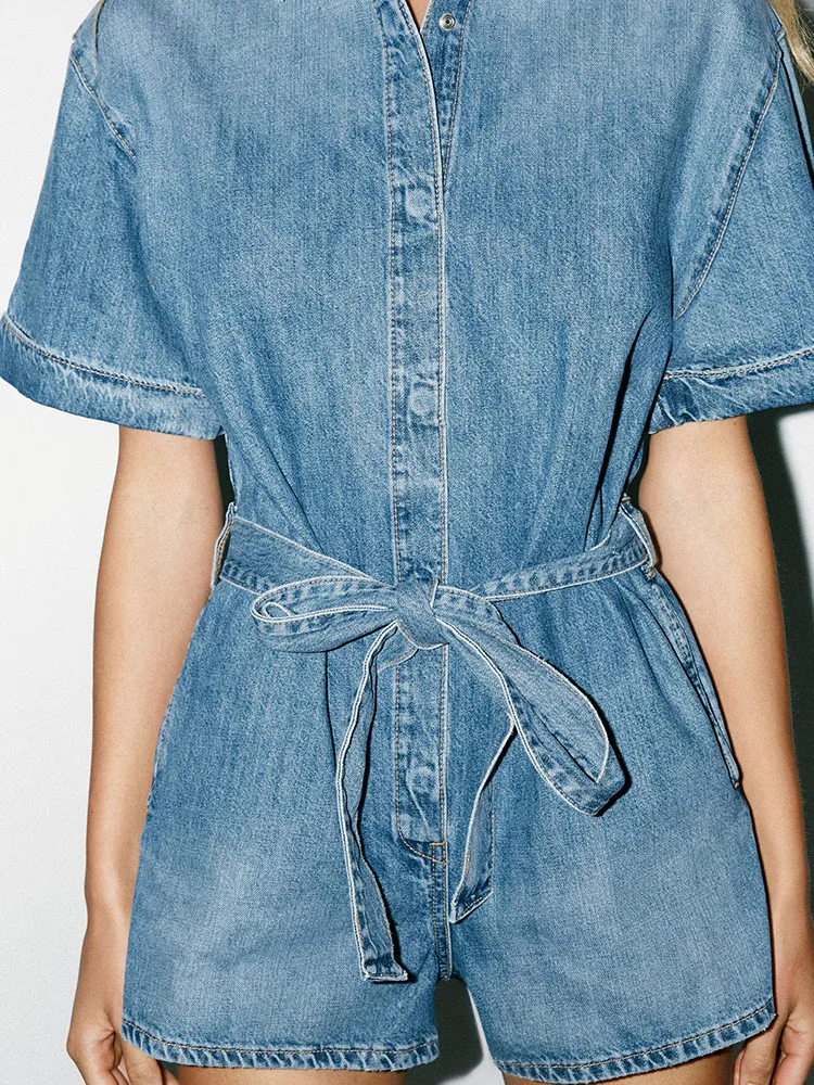 ชุดเดรสทรงเข้ารูปสำหรับผู้หญิง ฤดูร้อน 2025 พร้อมเข็มขัด คอปกเดนิม สินค้ามาใหม่ ชุดแสดงแนวชาติพันธุ์ แฟชั่นสำหรับสุภาพสตรี