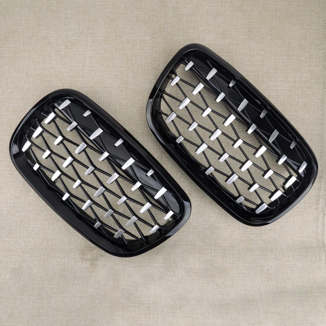 51137157687 51137157688 1 Pair Front Kidney Grille Diamond Grill 51137305589 Fit for BMW X5 E70 X6 E71 Hybrid E72 51137305590