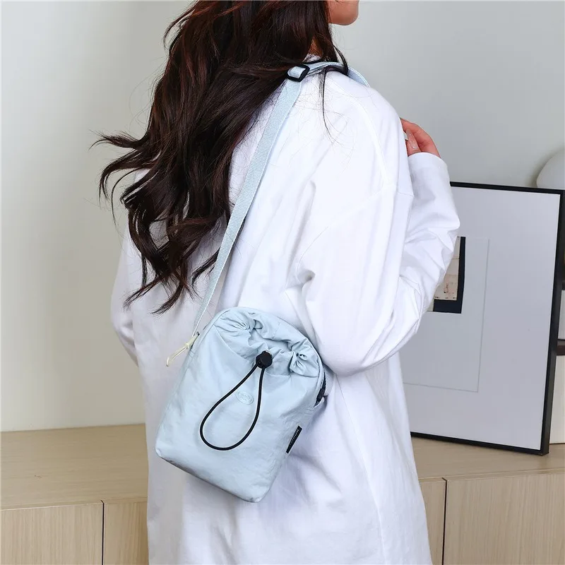 New leisure and travel water cup bag, women's nylon portable mobile phone shoulder bag, fashionable mini square bag