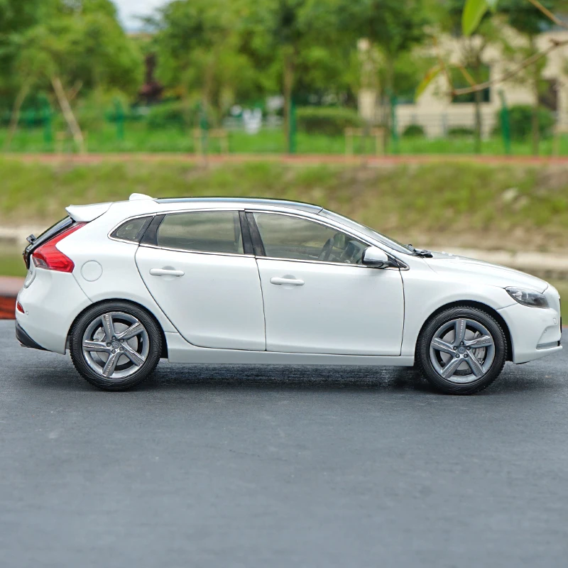 Coche de juguete en miniatura para Volvo V40, escala 1:18, color blanco y marrón, colección de regalos, 2016