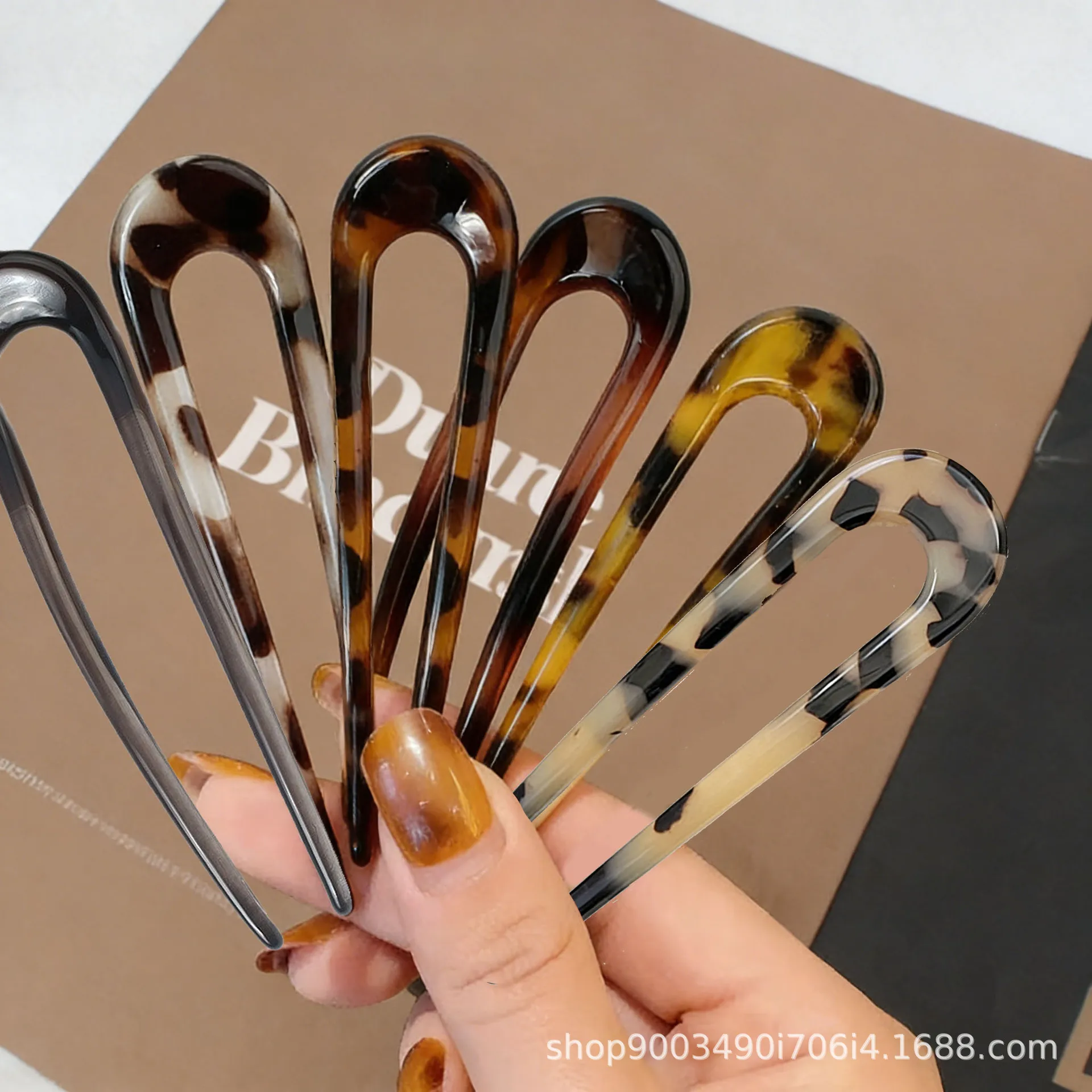 Korean style leopard print U-shaped hairpin, retro and simple hair clip, hair comb, hairpin for everyday wear. view 2