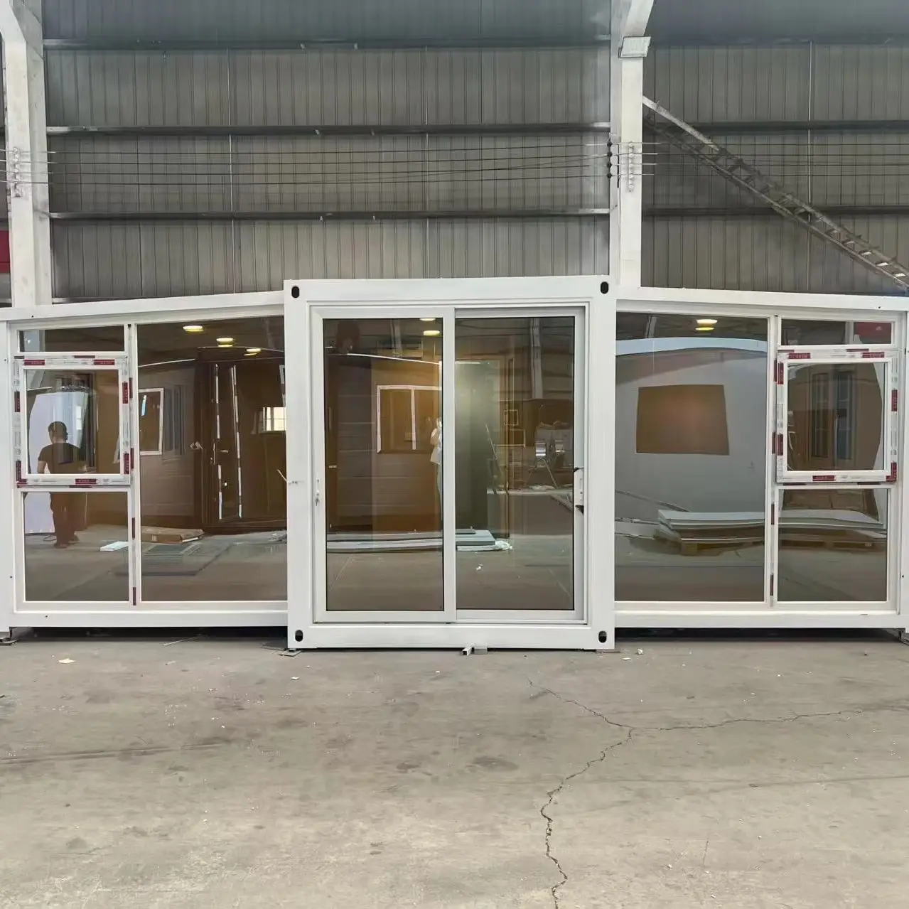 Luxury Double-wing Folding House Prefabricated Home 20ft Modern Light Steel Frame Modular Expandable Container House 3 Bedroom
