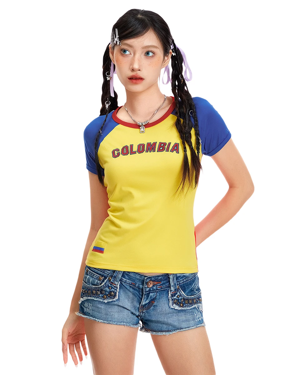 Camiseta feminina de manga curta com gola redonda, letras estampadas, tops de cores contrastantes, streetwear verão