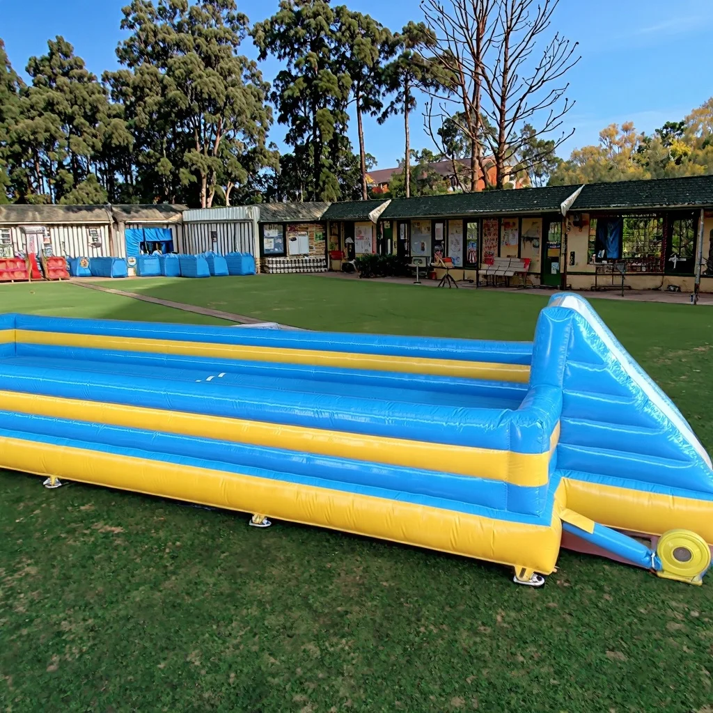 Corso di gioco di calcio gonfiabile per campo da calcio gonfiabile all'aperto in PVC da 0,55 mm di vendita calda in fabbrica per dimensioni personalizzate all'aperto