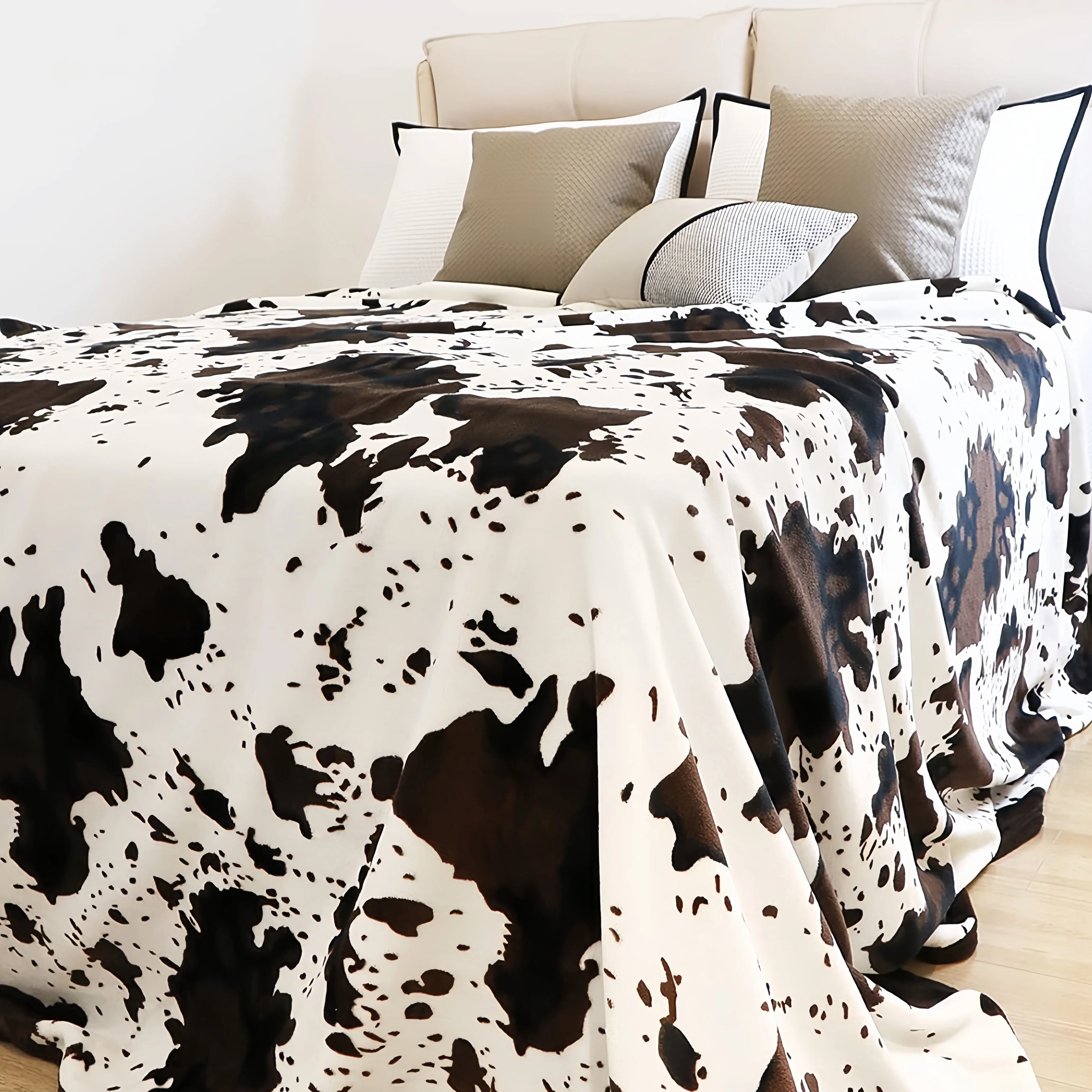 Flannel Fleece Cow Print Blanket Super Soft Cozy Plush Cow Blankets Lightweight Microfiber Throw Blanket for Couch Sofa Bed