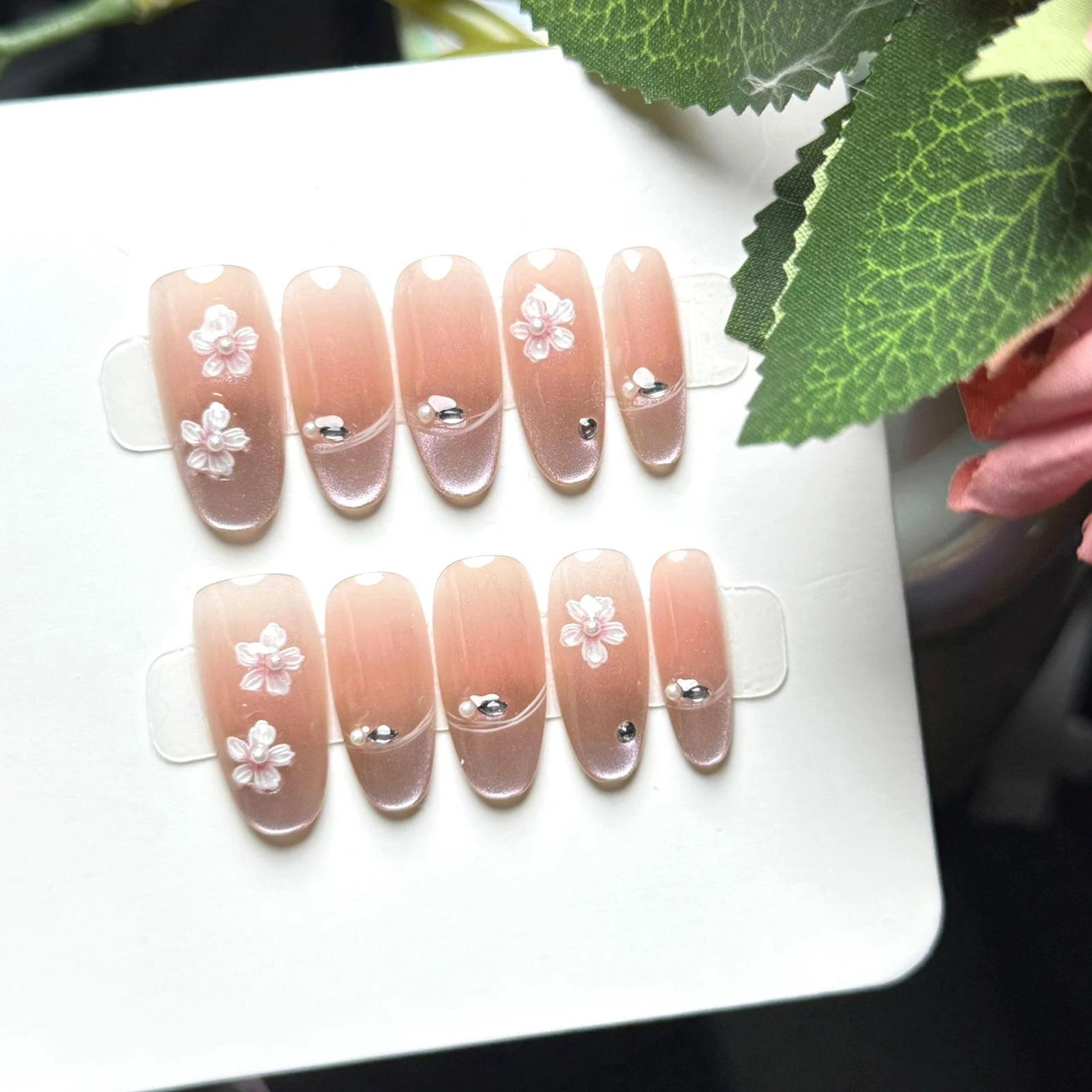 10pcs Handmade 3D Carved Floral Press on Nails Glitter Sweet Pink Cat Eyes Design Oval Head False Nails Bride Wedding Fake Nails