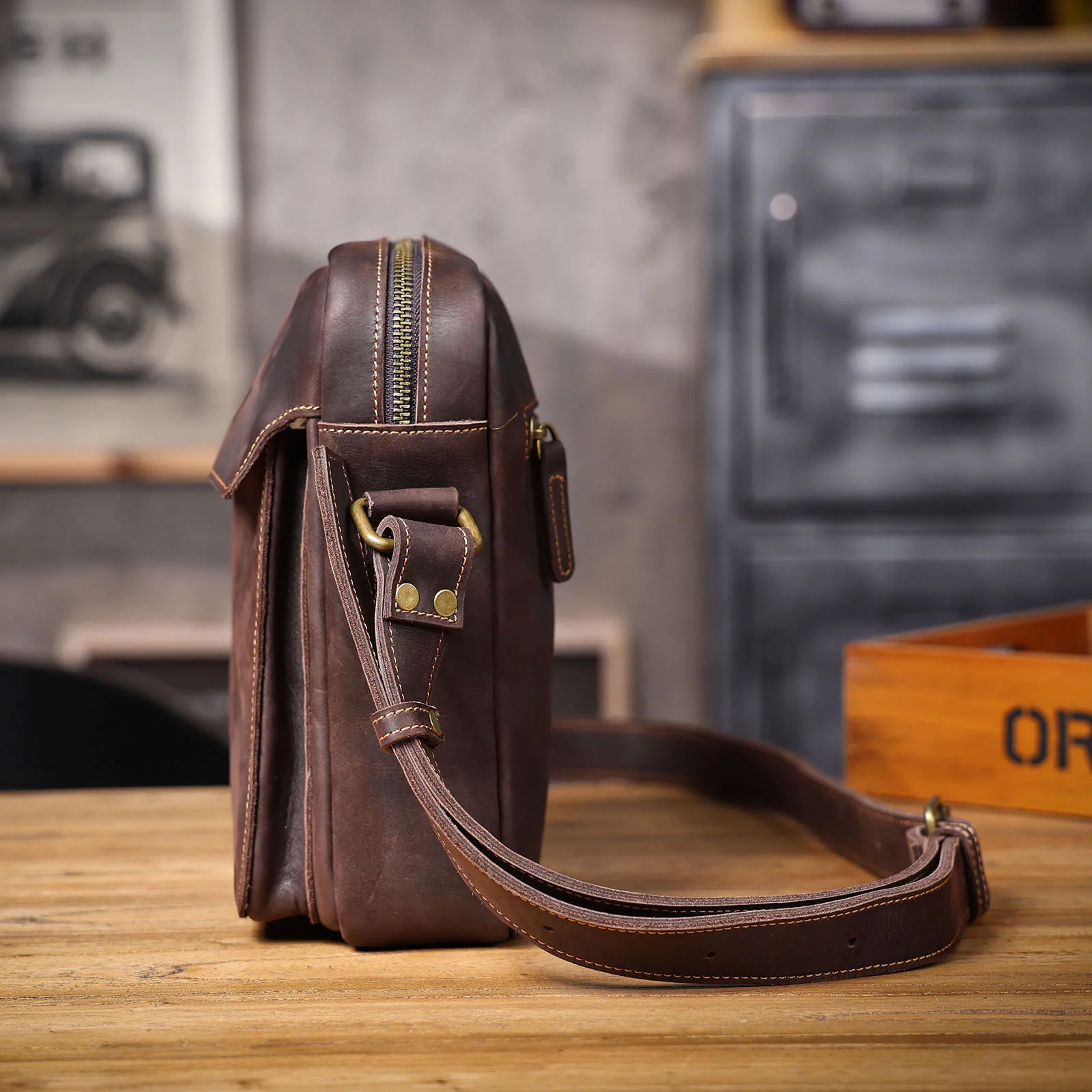 S.WORKER Vollnarbenleder Herren-Umhängetasche Vintage Crossbody Sling Bag für Männer – Detail 8