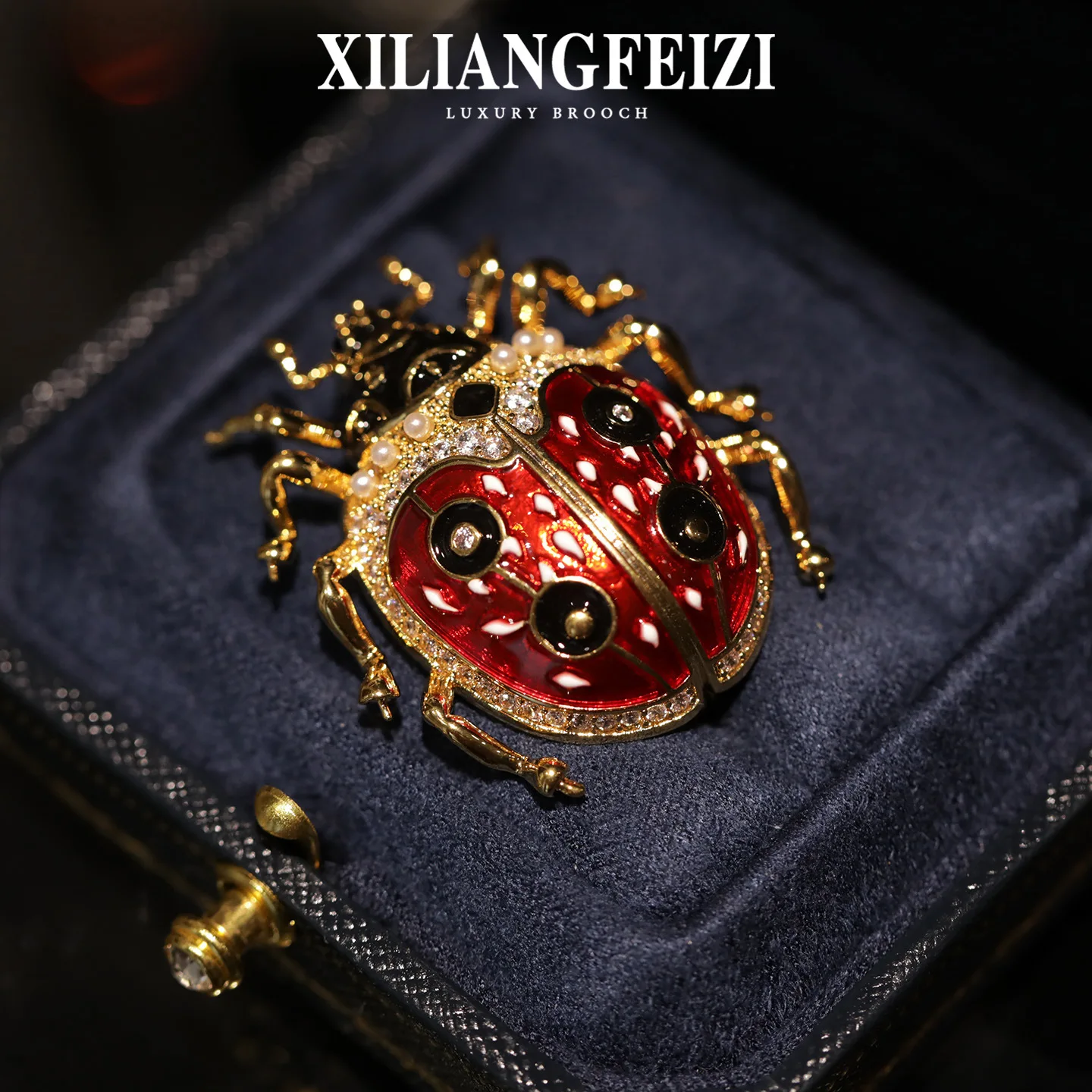 Vintage Enamel Ladybug Brooch Gold Tone Cute Insect Lapel Pin Luxury Corsage Brooch Elegant Clothing Accessory Gift for Women