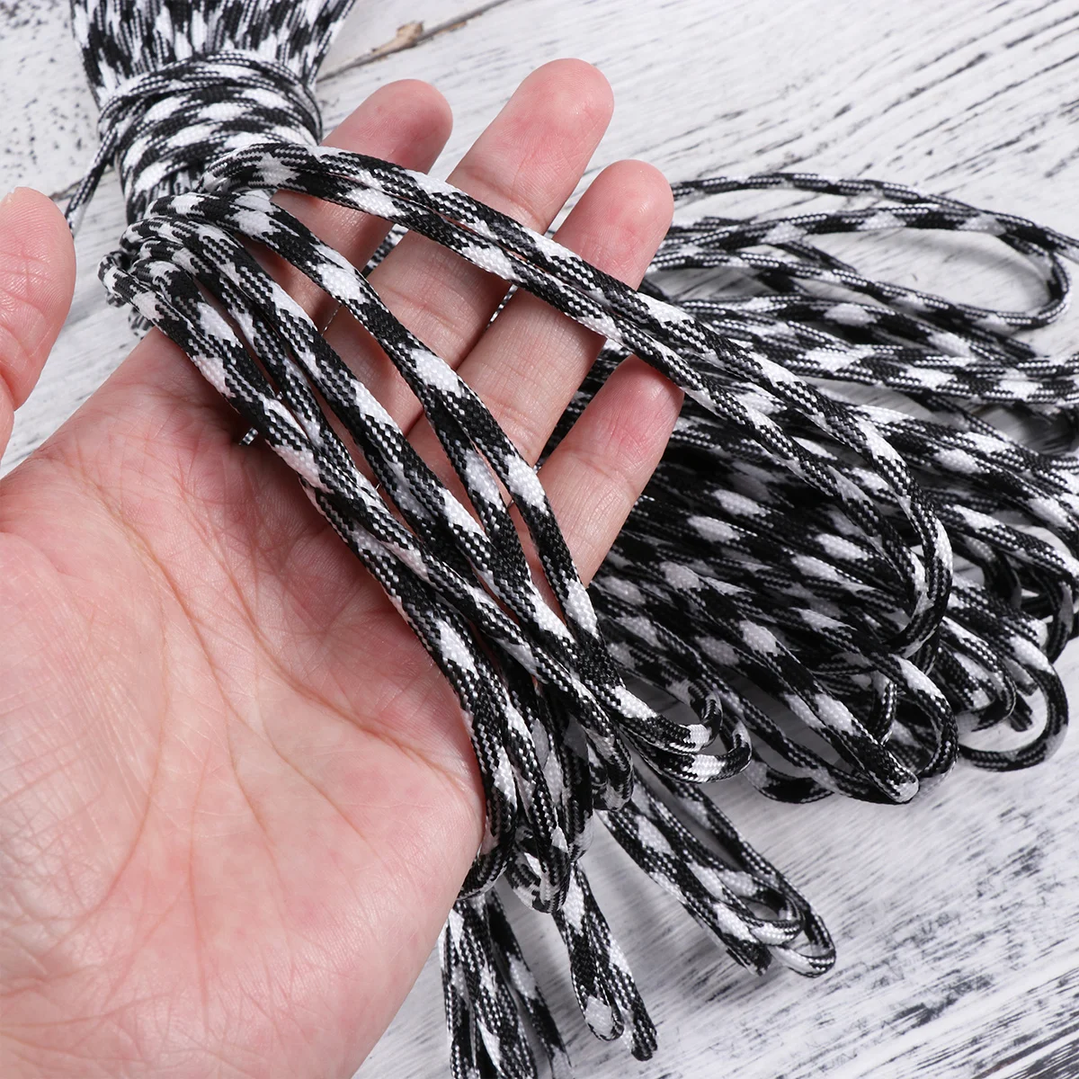 

30.5M Practical Outdoor Use Paracord Rope Bundles Lanyard Rope Paracord Black Camping Equipment Emergency Use Survival Kit Climb