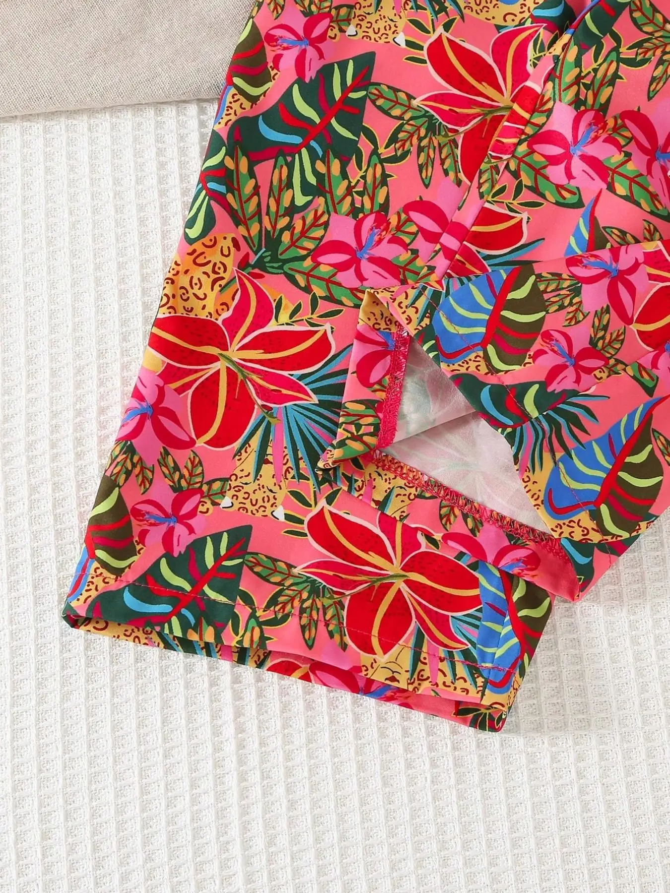 2-teiliges Sommer-Outfit-Set für Mädchen: Ärmelloses Oberteil und Hose mit weitem Bein und elastischem Bund – perfekt für Urlaub und Strand. Stilvolle Summe – Detail 5