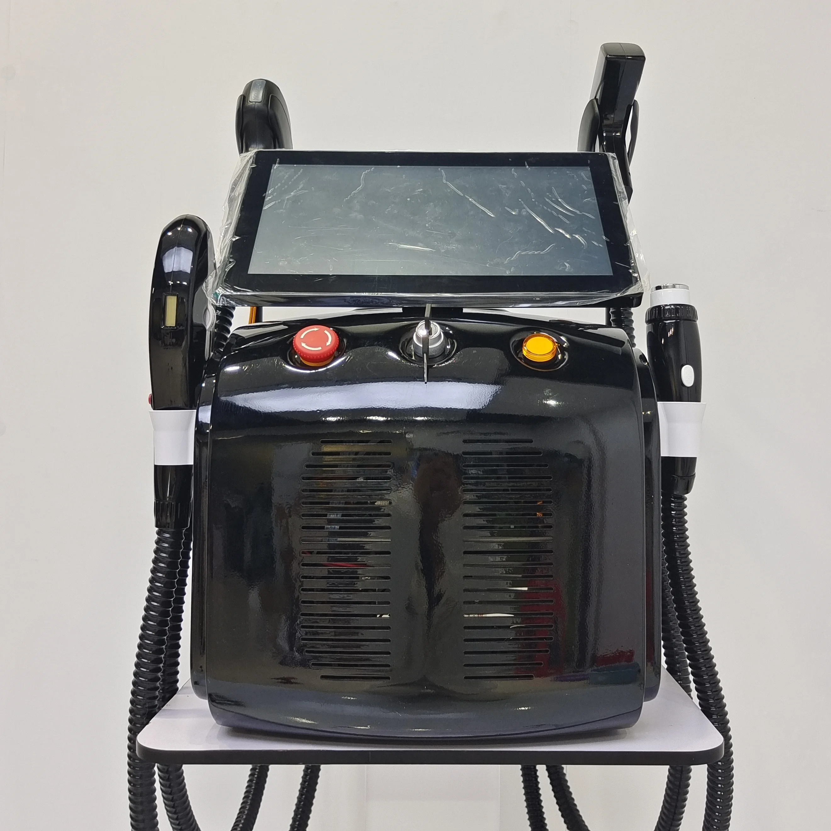 Diodo RF 4in1 Soprano Titanio Ghiaccio Platino 755 808 940 1064nm Laser a 4 onde ND: Macchina YAG Macchina per la depilazione indolore 2025