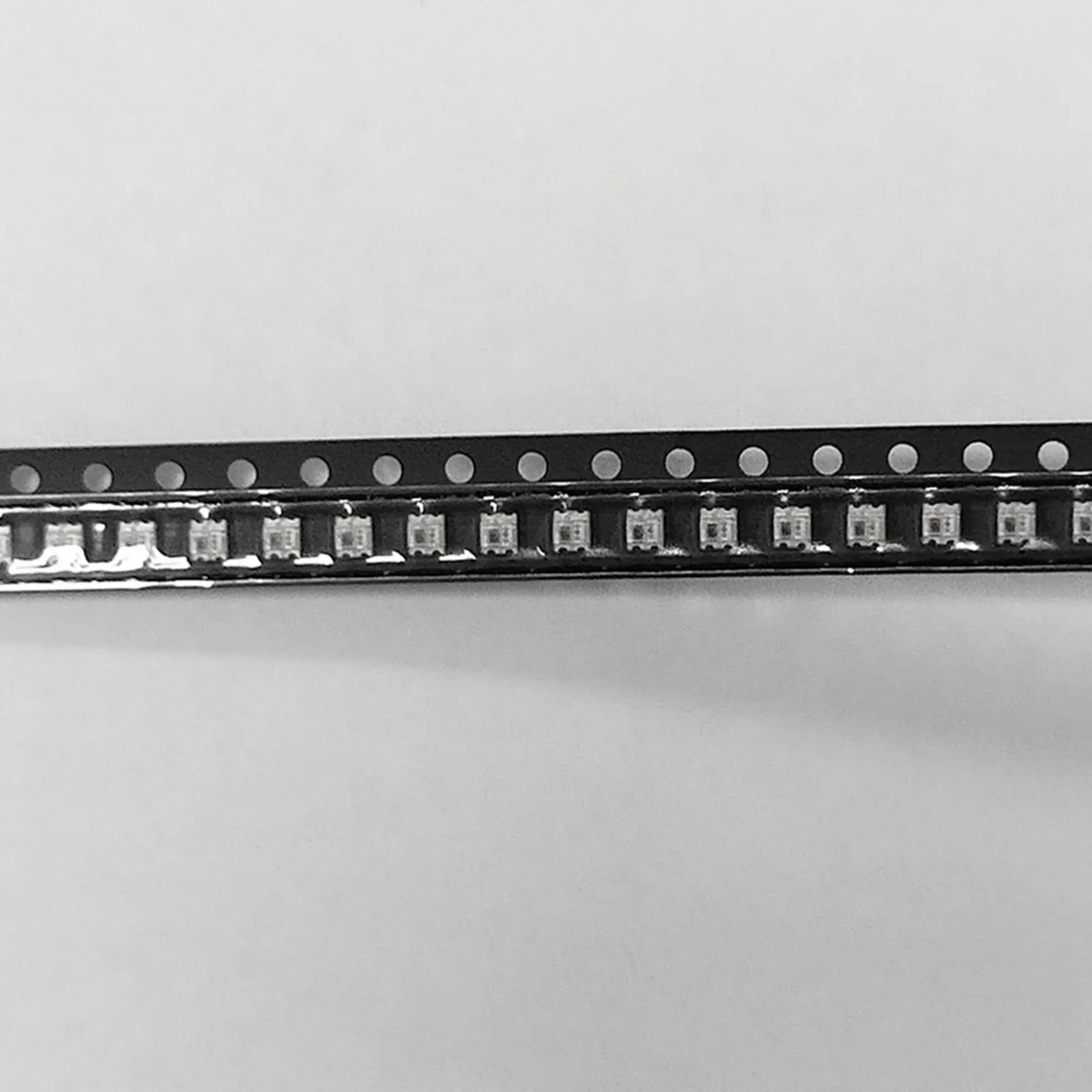 ABGB-1200Pcs WS2812 2020 LED Chip 4Pins Mini White PCB Addressable Digital RGB Full Color LED Chip DC5V For LED Strip Screen