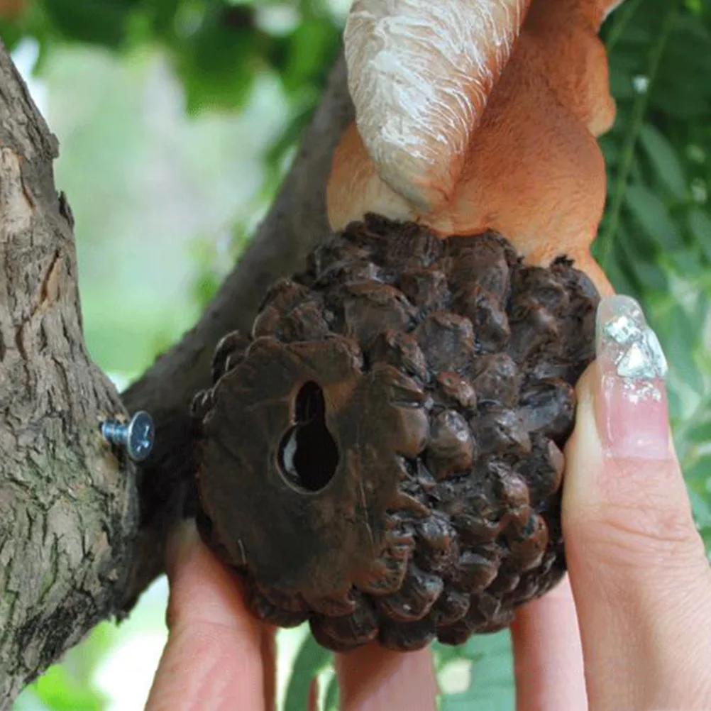 

Squirrel Tree Hanging Decor Premium Resin Craft Creative Garden Yard Pendant Lifelike Simulation Squirrel Appearance Hanging