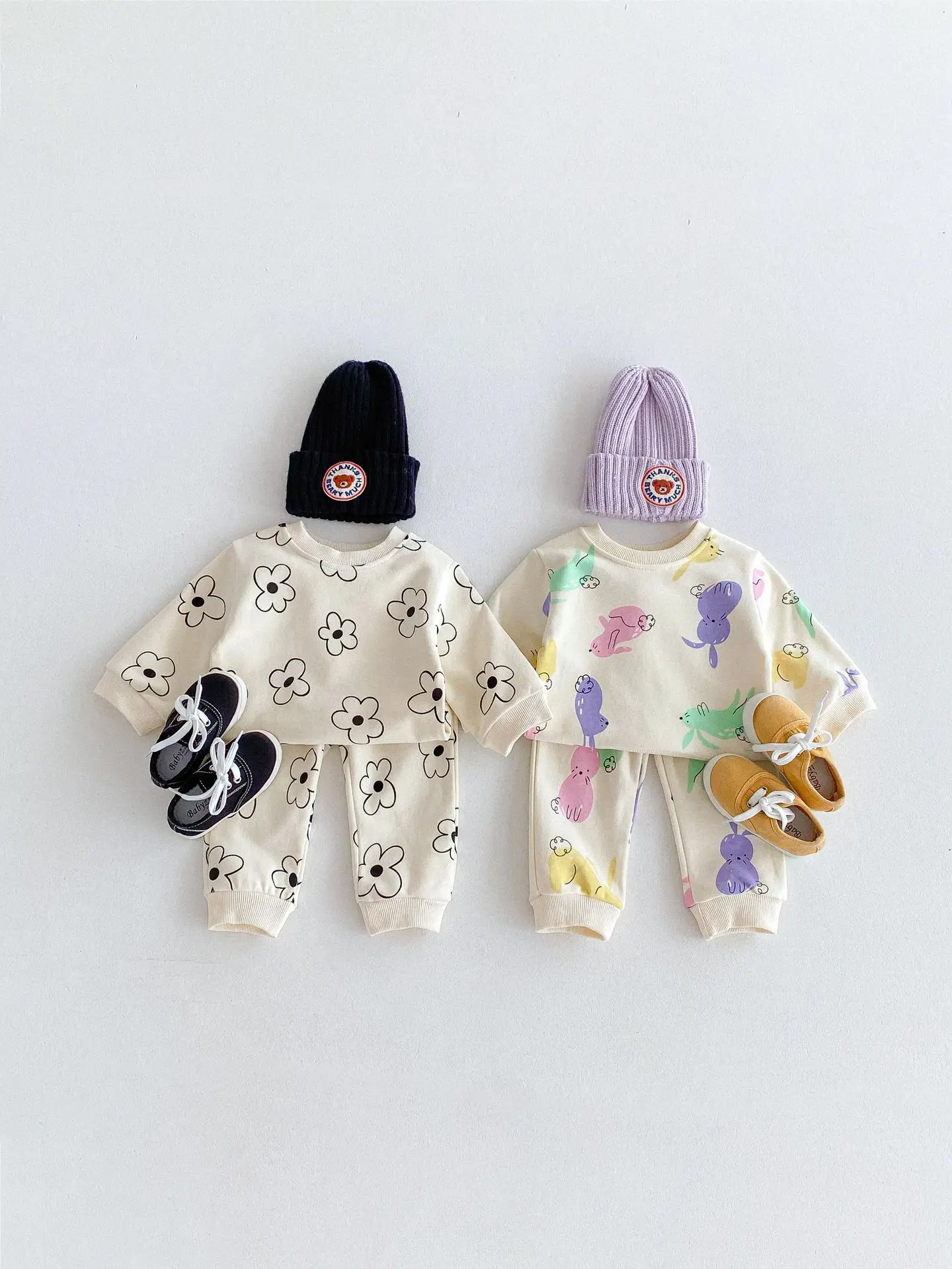 

Новинка Осень 2024, спортивный комплект с длинным рукавом для малышей, наряды для маленьких мальчиков и девочек с мультяшным принтом, свитшот + штаны для малышей, повседневный костюм из 2 предметов