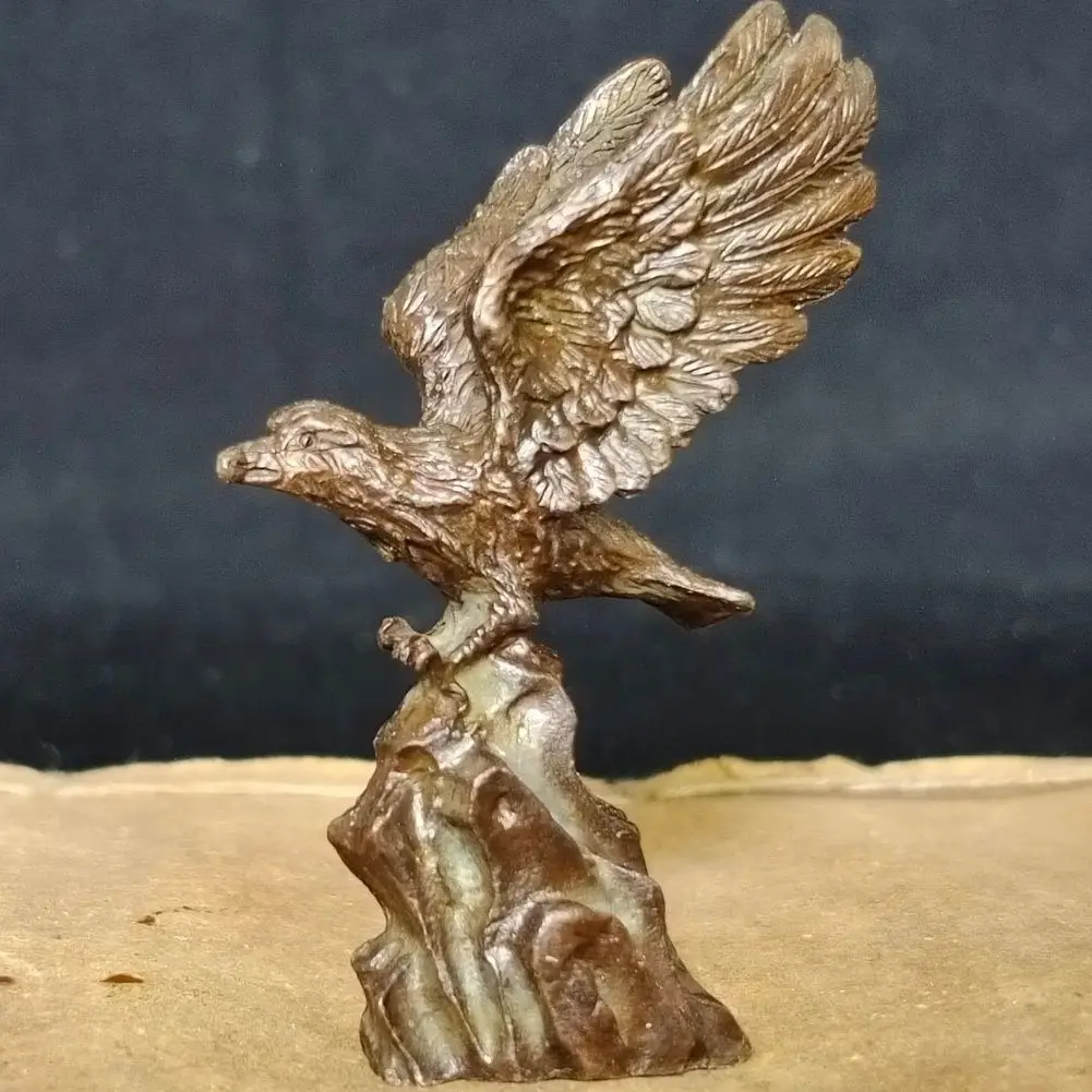 Old bronzes show their grand plans, eagles spread their wings, retro home decoration miscellaneous collection