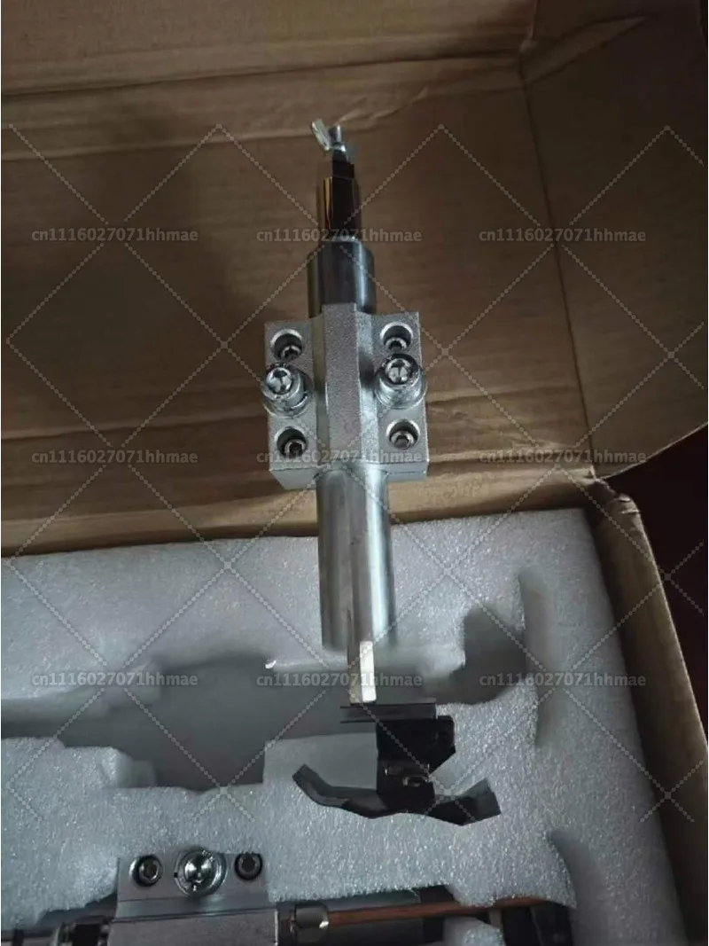 Edge banding machine floating flat spatula blowing high-gloss PET scraping edge to glue line does not hurt the board