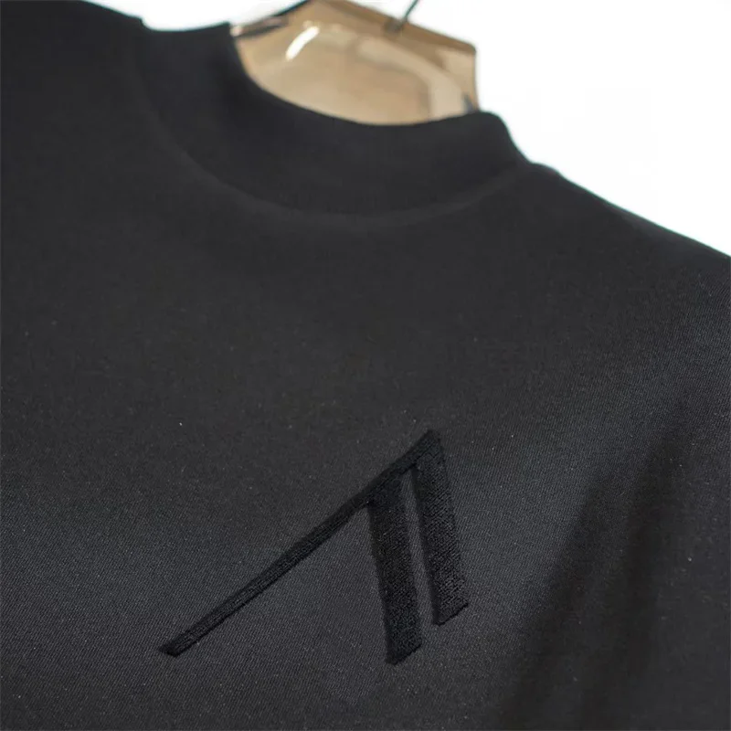 T-shirt femme nouvelle lettre brodée col rond pull pour l'été 2025 style couple coupe ample mélange de coton haut à manches courtes